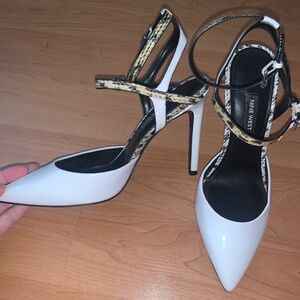 Nine West high heel white and snake print